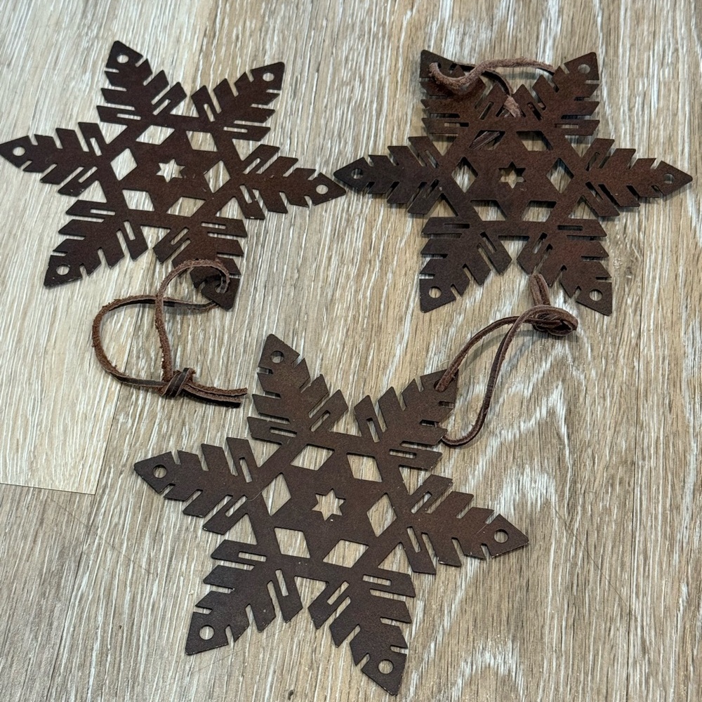 Large lot of Vintage Western/Cowboy Christmas ornaments Decor. 30 + pieces. - Picture 11 of 16